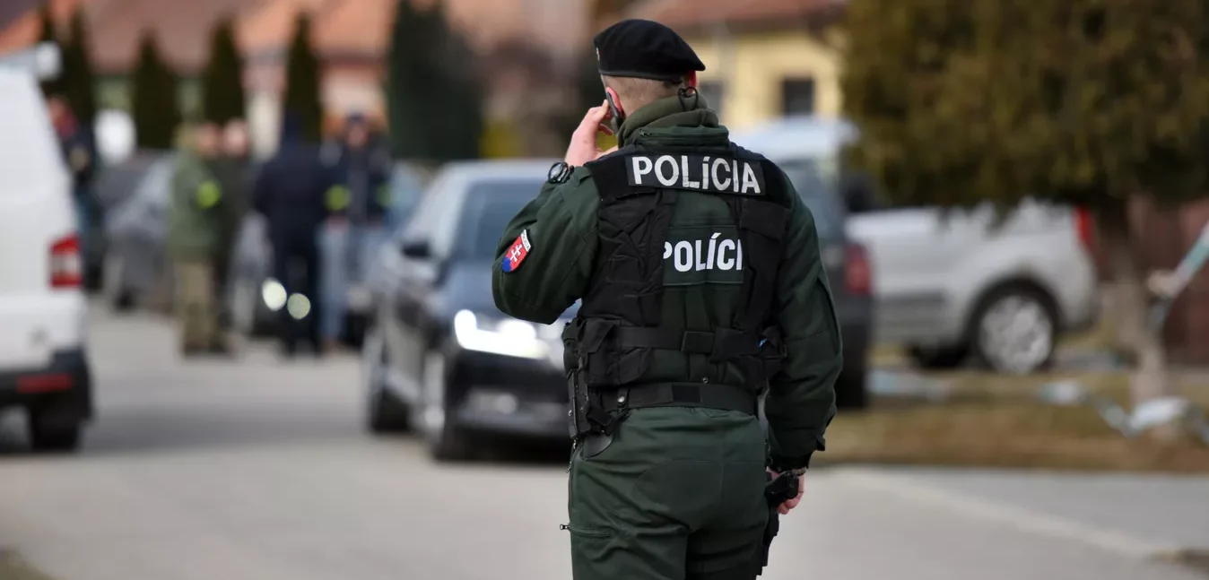 Polícia sa pokúša zadržať Naďa Polícia sa pokúša zadržať Naďa