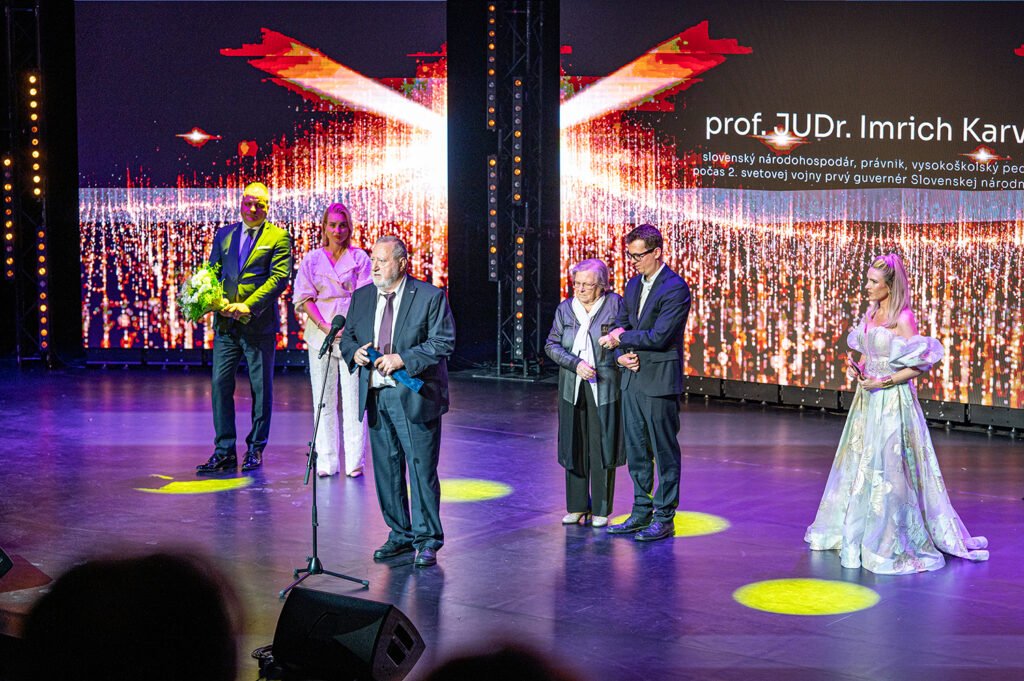 Bratislavský župan Juraj Droba ocenil 50tku laureátov za ich výnimočný prínos pre náš kraj