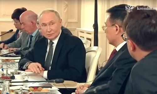 Putin je pripravený stretnúť sa so Zelenským až na záver rokovaní o ukončení vojny na Ukrajine. Otázne je však podľa neho, kto nakoniec podpíše mierovú dohodu medzi Ruskom a Ukrajinou