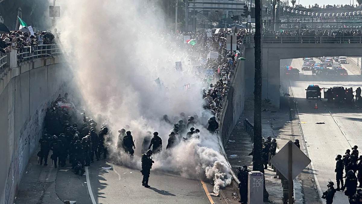 Los Angeles v plameňoch: Protest migrantov ako predvolebná hra demokratov Los Angeles v plameňoch: Protest migrantov ako predvolebná hra demokratov