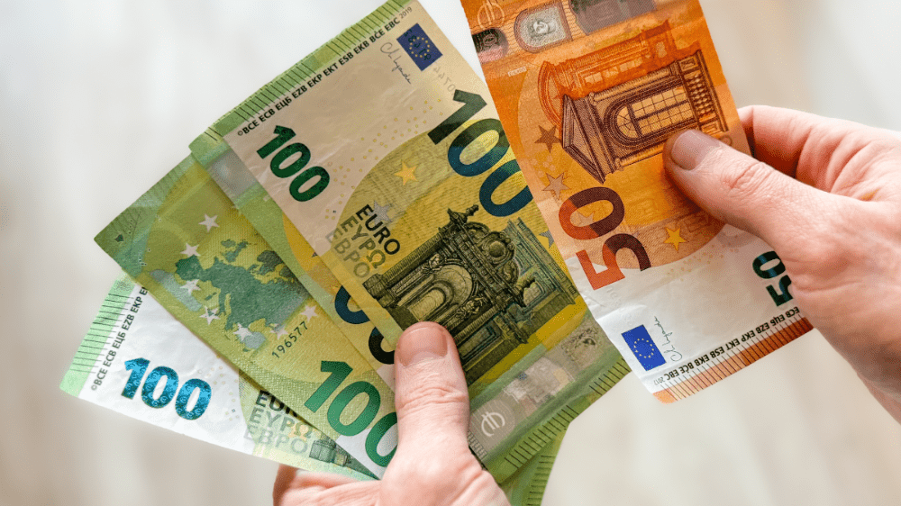 Slováci chudobnejú: Mzdy vo veľkom požiera inflácia Slováci chudobnejú: Mzdy vo veľkom požiera inflácia