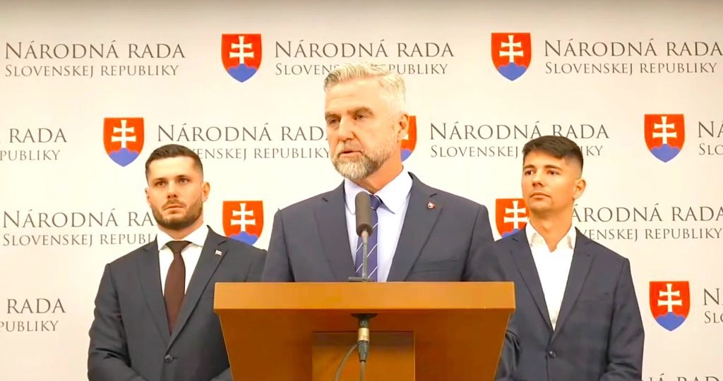 VIDEO: 5 otázok na mimovládku Šimečkovej mamy, ktorá podľa Smeru podvodným spôsobom zneužíva dotácie z európskych fondov VIDEO: 5 otázok na mimovládku Šimečkovej mamy, ktorá podľa Smeru podvodným spôsobom zneužíva dotácie z európskych fondov