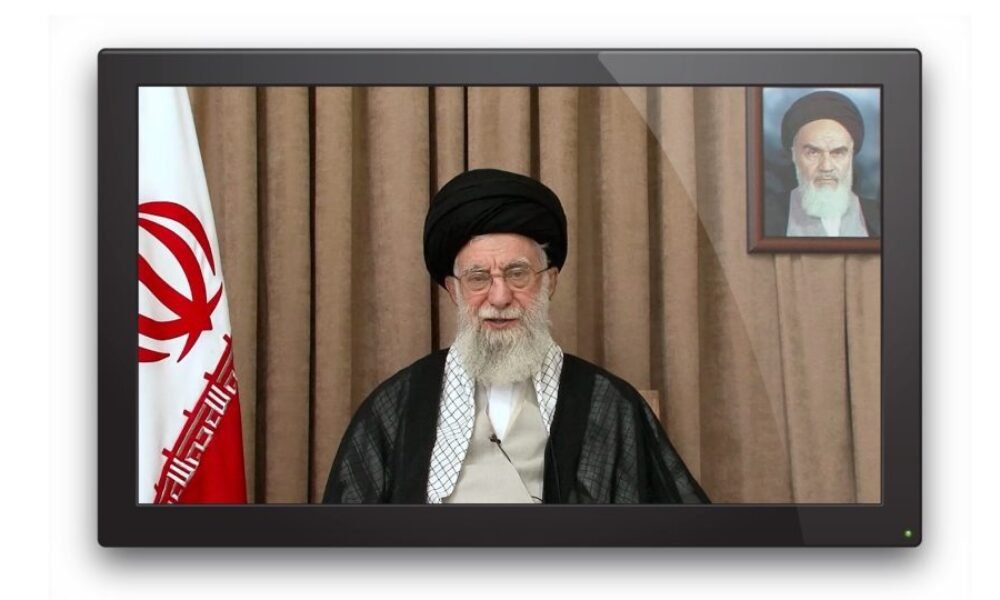 Íránský duchovní vůdce Alí Chameneí poblahopřál Íránu k vítězství nad sionistickým Izraelem a USA, které podle něj svými útoky na Írán nic nezískaly. Izrael byl podle něho sražen na kolena a rozdrcen. Prohlásil, že válka s USA nebude, protože Írán má všechny americké základny v regionu ve svém dosahu