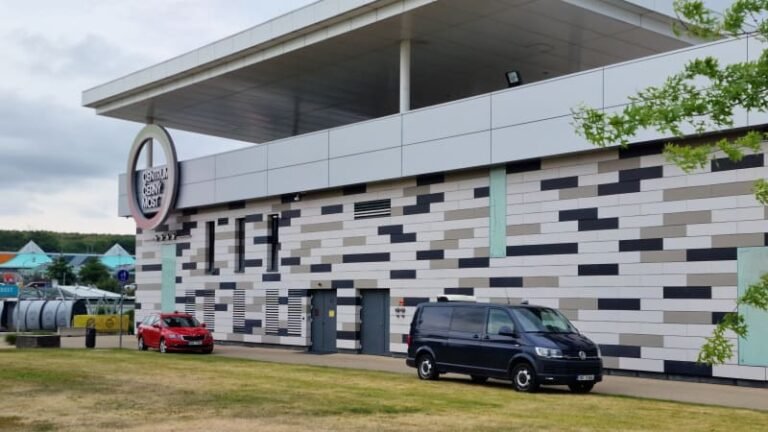 Pražské obchodní centrum uzavřela bombová výhrůžka. na místě zasahovala policie