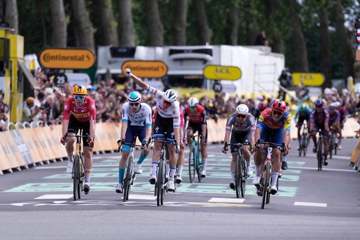 VIDEO Tour de France: Dlhotrvajúci únik nepriniesol úspech, o víťazovi etapy rozhodol záverečný špurt