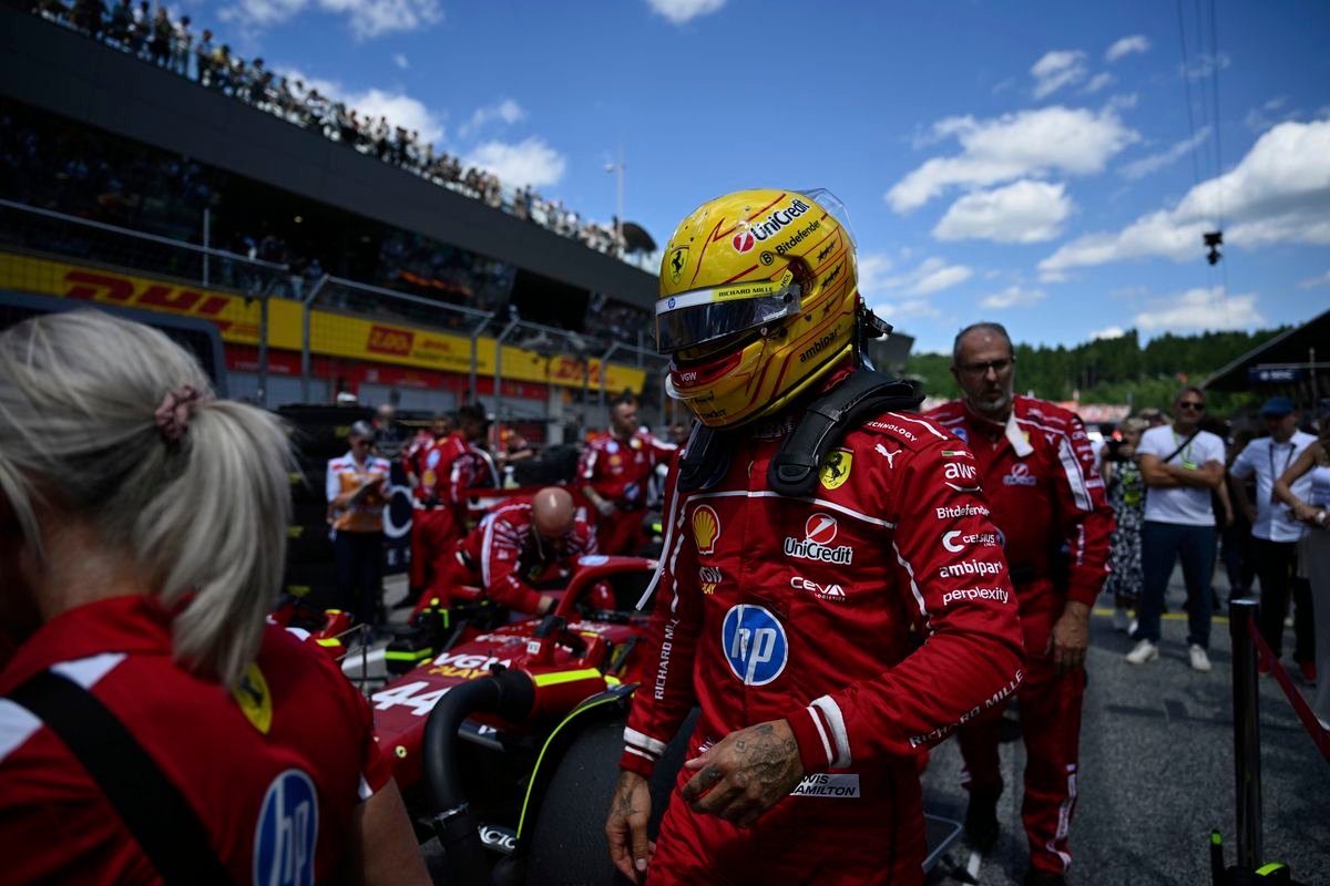 Predpoveď, ktorá nepoteší Lewisa Hamiltona. Bývalý šéf F1 otvorene: Nemal veľa konkurencie