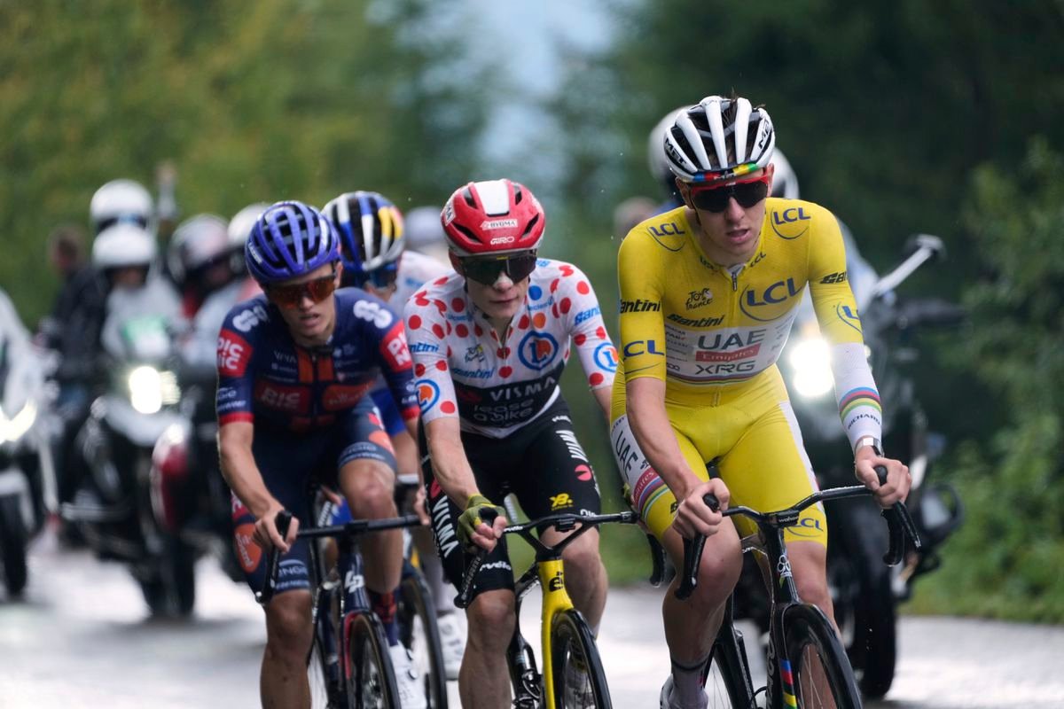 Výtržník narušil Tour de France. Po zrážke policajta musí platiť pokutu. Nevyhne sa ani zákazu