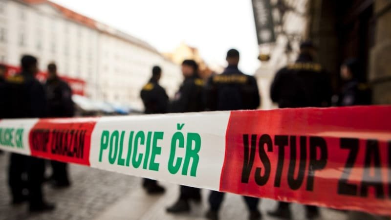 Poplach v Praze. Kvůli hrozbě bomby policisté prohledávají několik obchodních center Poplach v Praze. Kvůli hrozbě bomby policisté prohledávají několik obchodních center
