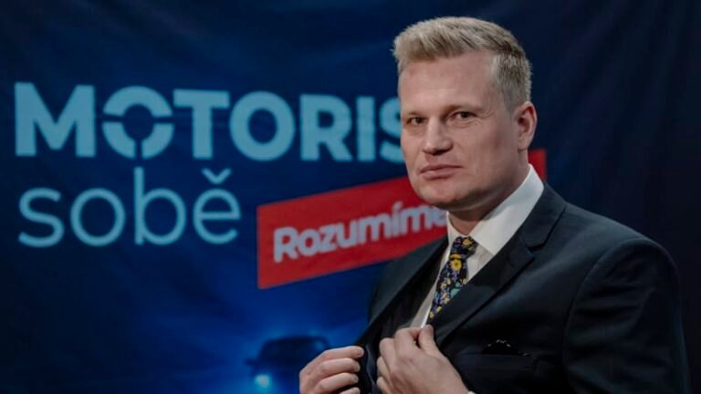 Přehledně motoristé ve volbách 2025: sázka na turka a drama kolem pěti procent