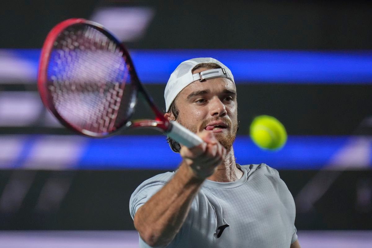 Čech po vypadnutí z Wimbledonu naložil rozhodcom: Nemajú mozog. Môžem sa prezliecť, ak sa po…?