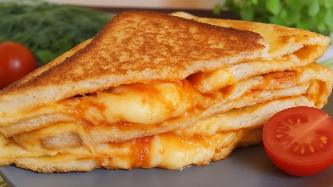 The Easiest Breakfast Sandwich You Need To Try!