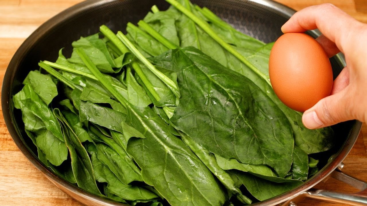 Just spinach and eggs! Super simple and delicious recipe