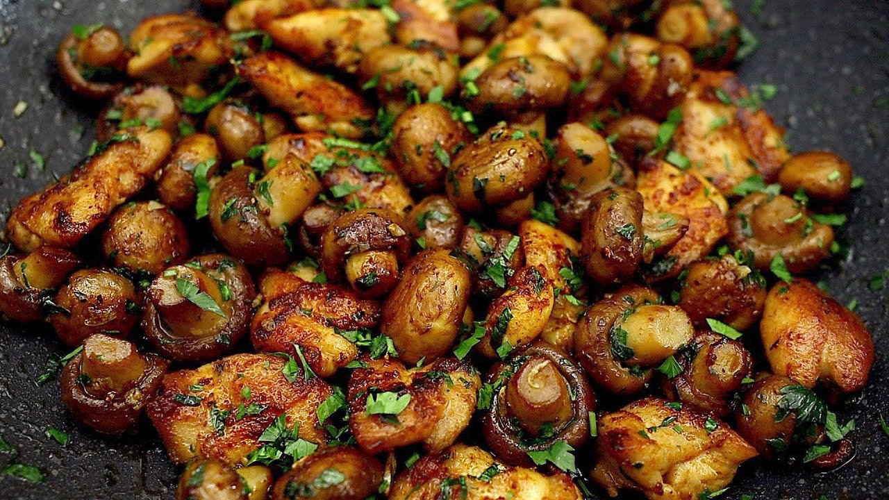 Hähnchen mit Champignons aus der Pfanne – einfach & super lecker!
