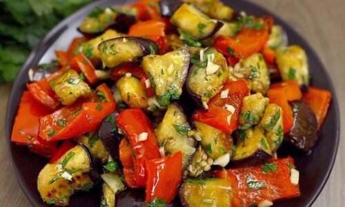 Ich mache diesen Gemüsesalat schon den ganzen Sommer! Einfach und lecker!