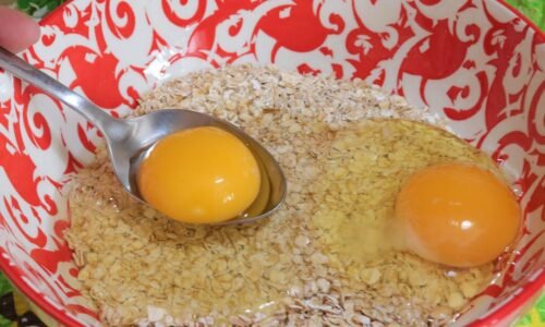 This egg with oatmeal recipe is so delicious I can cook it almost every day! Healthy Breakfast ideas