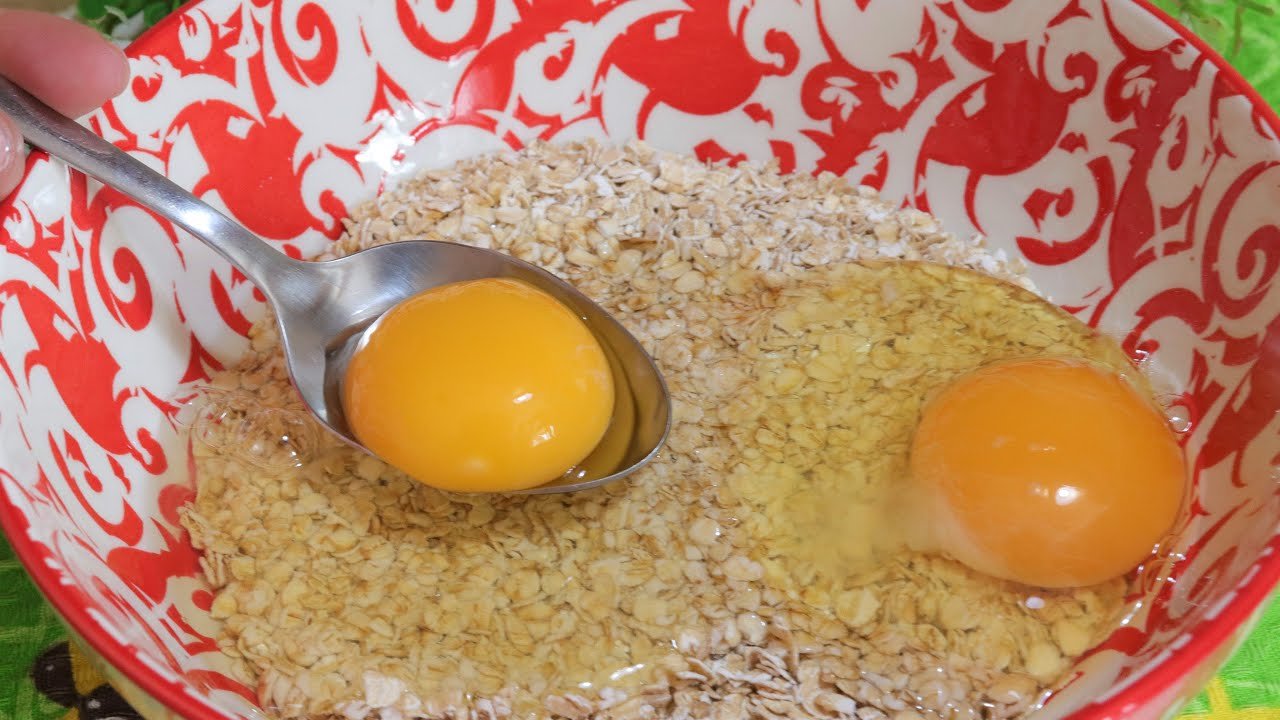 This egg with oatmeal recipe is so delicious I can cook it almost every day! Healthy Breakfast ideas