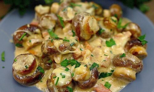 Gebratene Champignons in cremiger Käsesauce. Einfach und lecker!