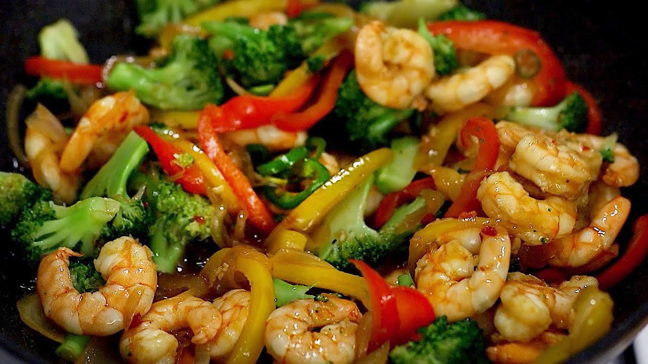1753776003_maxresdefault.jpg Garnelen mit Gemüse aus der Pfanne – Schnell, Lecker & Gesund!