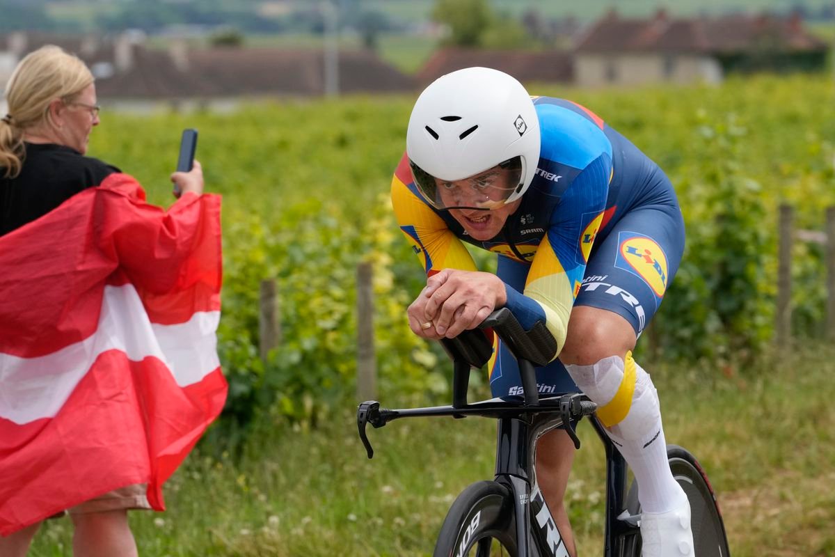 VIDEO Moment, pri ktorom tuhla krv v žilách. Hviezdny cyklista sa len tesne vyhol zrážke s dieťaťom