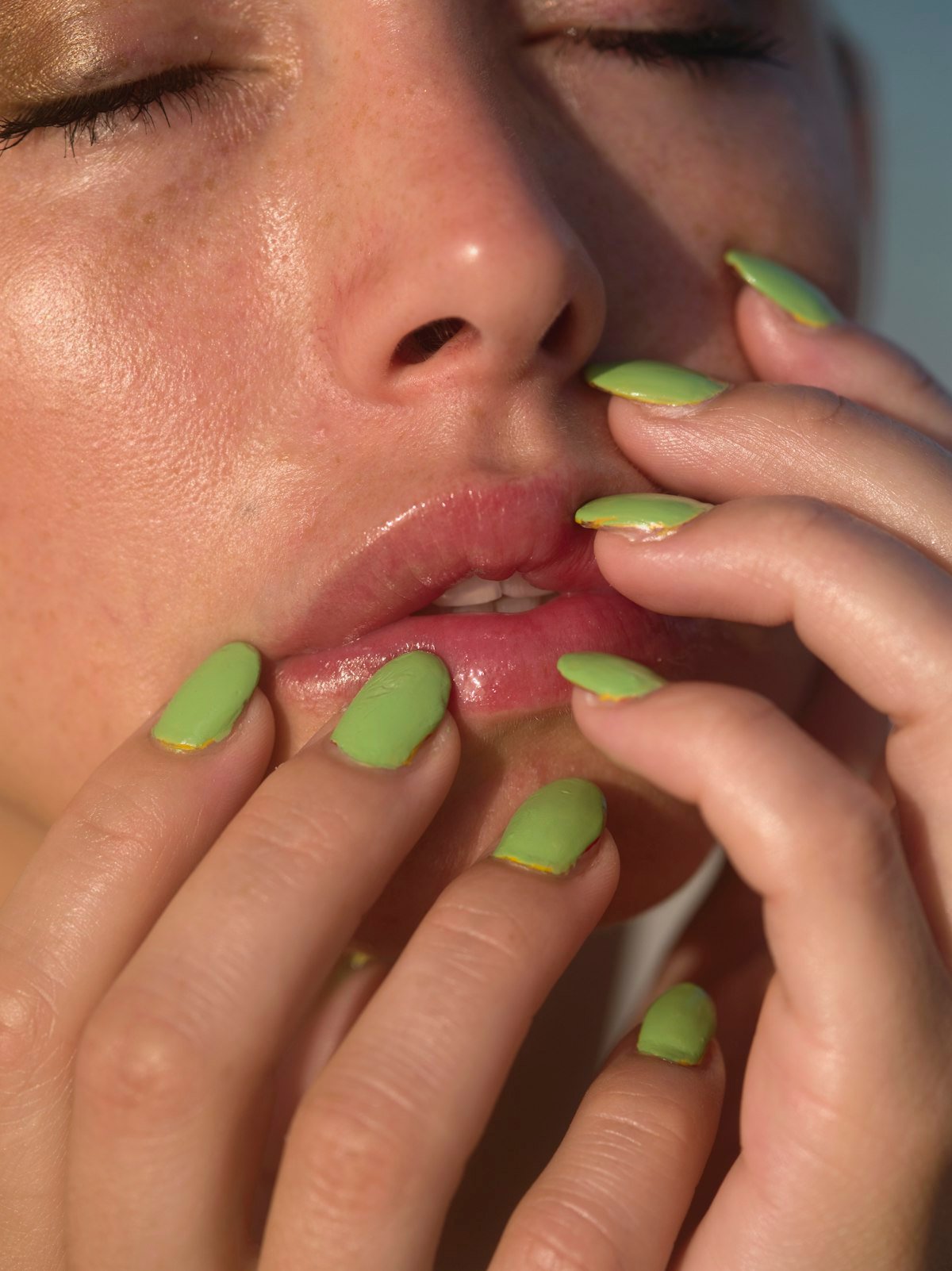 2025 Nail Colors to Best Show Off Your Tan 2025 Nail Colors to Best Show Off Your Tan