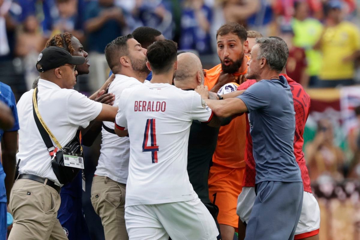 Luis Enrique prehral prvé finále v kariére. V závere vypenil, okomentoval útok na hráča Chelsea