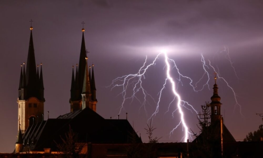 Sledujte RADAR: Do Česka dorazí déšť a bouřky. MAPA ukazuje, kde bude pršet nejvíce