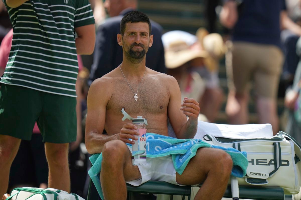 Wimbledon: Dominancia na kurte. Novak Djokovič vyzve krajana, súpera zaklincoval kanárom