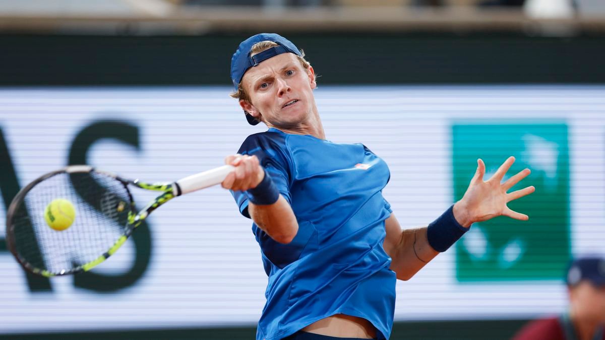 ATP Bastad: Miestenku vo finále si vybojoval De Jong, na meno súpera si ešte počká