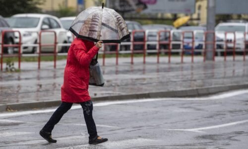 Divoké počasie na Slovensku potrvá minimálne do stredy, meteorológovia varujú pred lejakmi a nárazovým vetrom