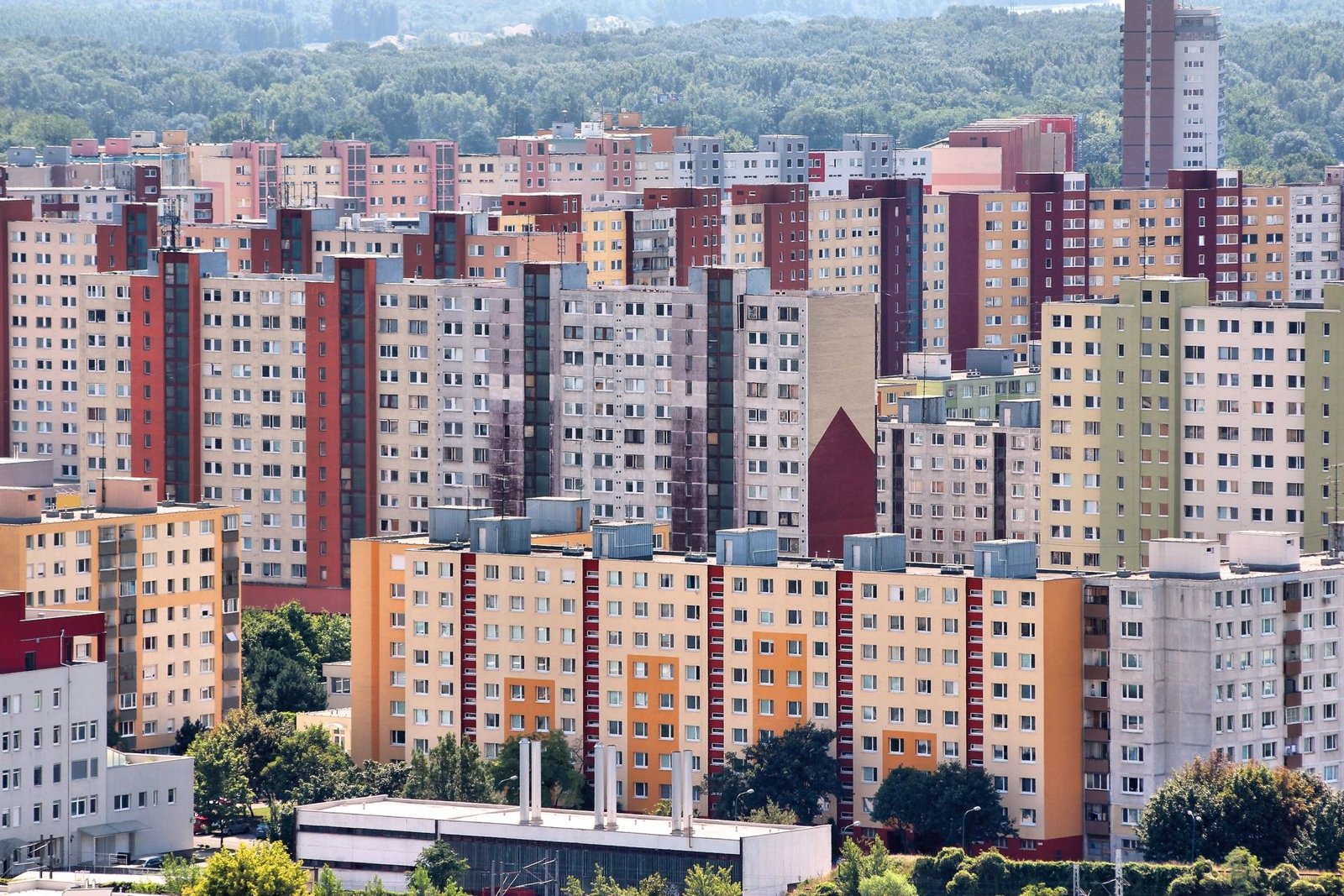 V lete sa utlmí záujem o hypotéky, úroky budú klesať len pomaly, tvrdia odborníci V lete sa utlmí záujem o hypotéky, úroky budú klesať len pomaly, tvrdia odborníci