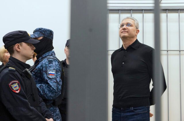 467113_russia_trial_13238-640x420.jpg Bývalého námestníka ruského ministra obrany odsúdili za spreneveru na 13 rokov väzenia