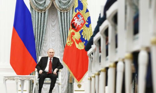 Macron telefonoval s Putinom, ruský vodca z vojny na Ukrajine obvinil Západ a žiada územia
