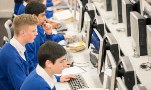 Absolventi informatiky majú najvyššie platové očakávania, od reálnych ponúk sa veľmi nelíšia