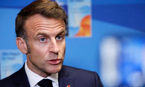 Macron po rozhovore s vládcom Ruska zatelefonoval Zelenskému