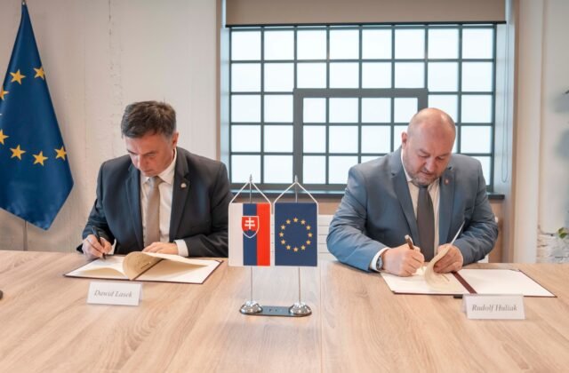 468985_huliak-640x420.jpg Huliak podpísal memorandum o spolupráci so Združením Karpatského euroregiónu Poľsko – FOTO