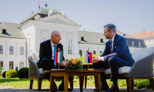 Pellegrini prijal maďarského prezidenta, zhodli sa na historicky najlepších vzťahoch a bohatej spolupráci – VIDEO, FOTO