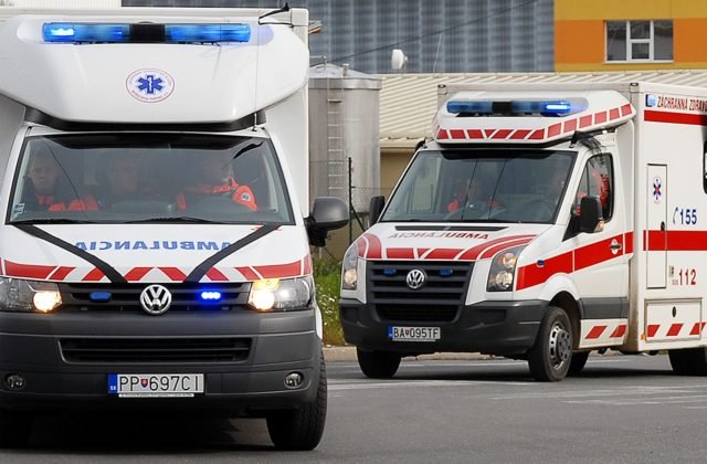 469373_sanitka-640x420.jpg Extrémne horúci štvrtok si vyžiadal 76 výjazdov, záchranári najviac museli zasahovať v Prešovskom a Košickom kraji