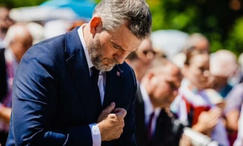 Prestaňme sa hádať a nenávidieť, vyzval Pellegrini z Nitry. Slovákom pripomenul odkaz Cyrila a Metoda – VIDEO