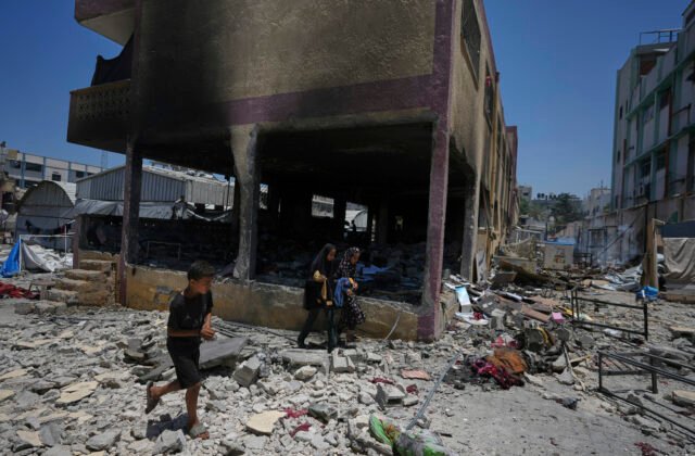 471195_israel_palestinians_58053-640x420.jpg Pri izraelských vojenských operáciách v Pásme Gazy zahynulo 32 ľudí, tvrdí palestínska civilná ochrana