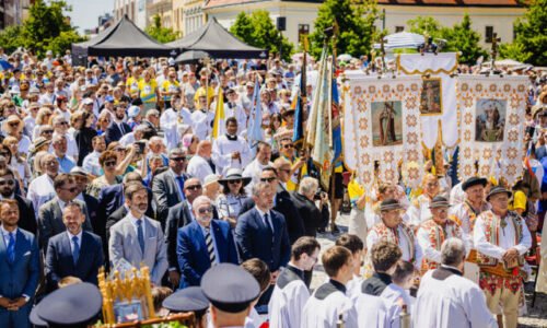 Tisíce pútnikov oslávili v Nitre vierozvestcov a 30. výročie návštevy Jána Pavla II – FOTO