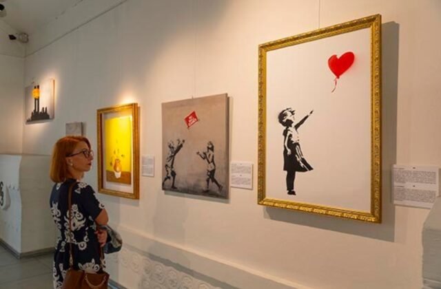 471364_umenie-banksy-640x420.jpg Anglický umelec uniká verejnosti i polícii, jeho diela vystavujú v Tatranskej galérii – FOTO