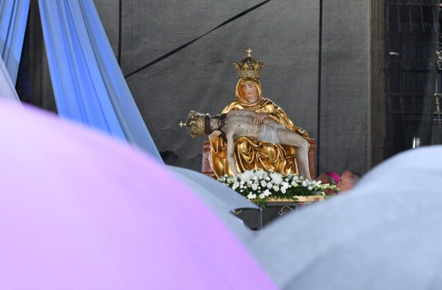 475272_31-640x420.jpg Vatikán schválil verejnú mariánsku úctu na hore Zvir v Litmanovej, kde sa údajne zjavila Panna Mária