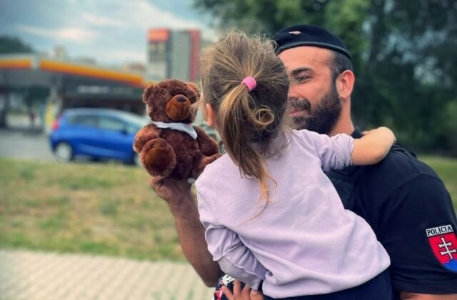 475413_516453805_1046512171009549_1501568618223094876_n-640x420.jpg Bratislavskí policajti pátrali v Dúbravke po trojročnom dievčatku, našli ho všímaví seniori