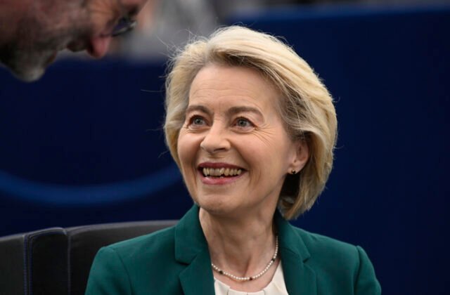 Europoslanci veľkou väčšinou hlasovali proti návrhu na vyslovenie nedôvery Von der Leyenovej