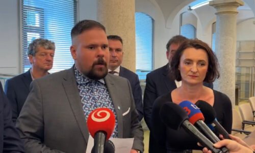 Hlasu-SD podľa progresívcov vyhovuje zmrazenie peňazí pre samosprávy, koaliční poslanci na výbor opäť neprišli – VIDEO