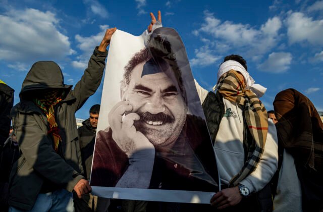 Kurdskí povstalci ničia zbrane, chcú sa vrátiť do Turecka a zapojiť sa do politiky