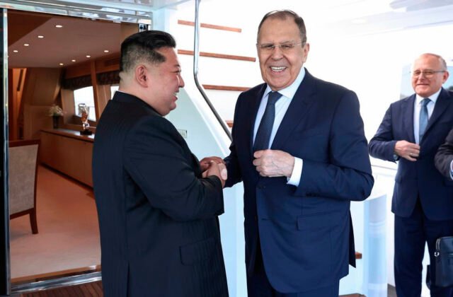 481011_north_korea_russia_13871-640x420.jpg Minister zahraničných vecí Sergej Lavrov sa stretol so severokórejským vodcom Kim Čong-unom – FOTO