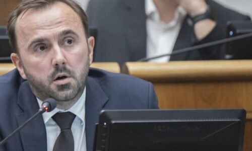 Vláda má po konsolidácii horšie verejné financie ako pri svojom nástupe. Kamenický je neschopný, tvrdí PS