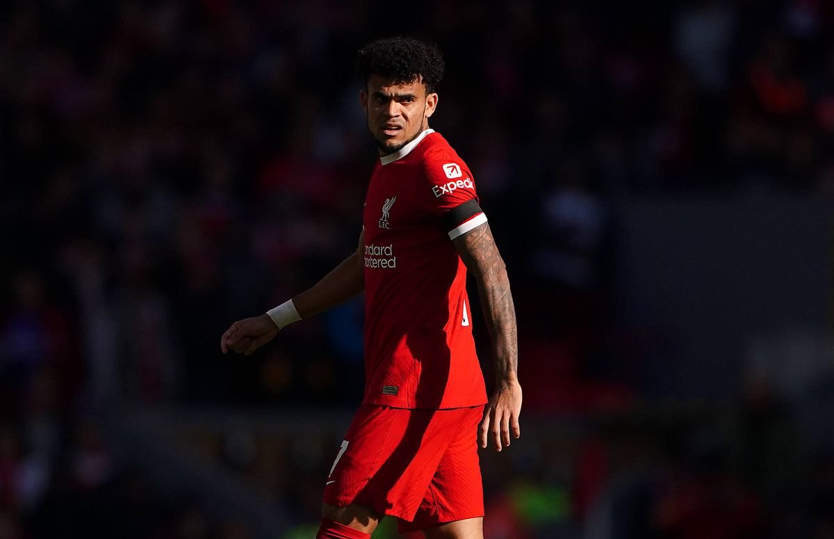 Barcelona má vážnu konkurenciu. Na ofenzívnu hviezdu Liverpoolu má aj peniaze