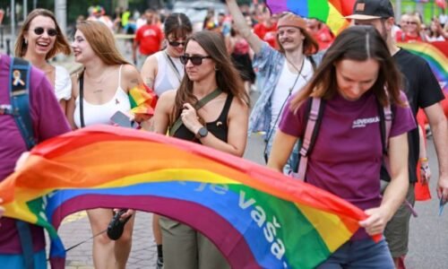 Bratislava sa opäť zahalí do farieb vďaka Dúhovému PRIDU, polícia upozorňuje na dopravné obmedzenia – FOTO